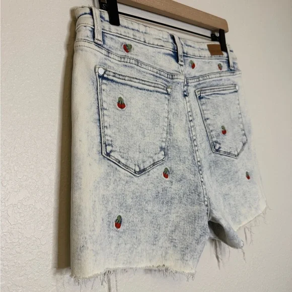 Judy Blue Cherry Bomb Denim Shorts High Rise Distressed Raw Hem Large - Picture 3 of 7